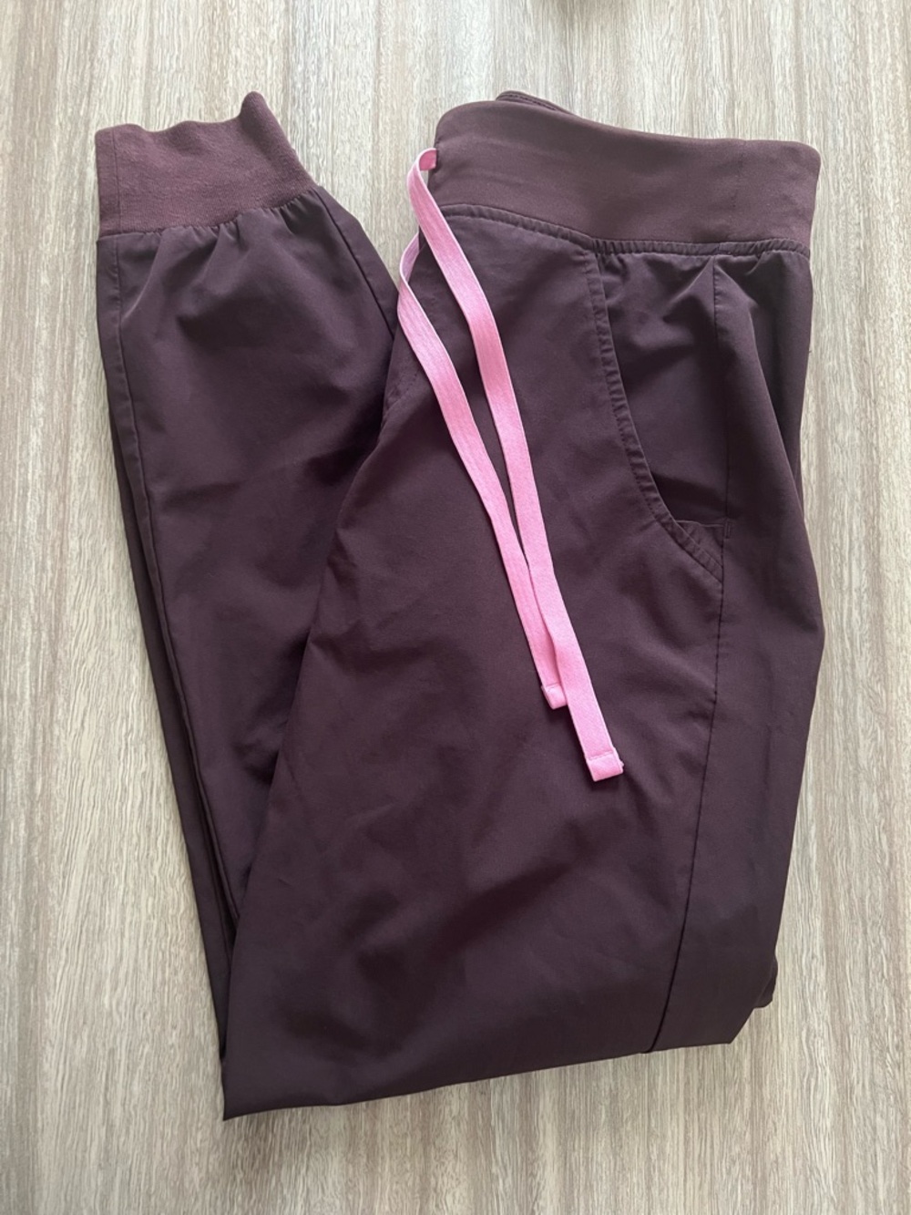 Figs Zamora Jogger Scrub Pants in Dark Fig. Size XXSP.